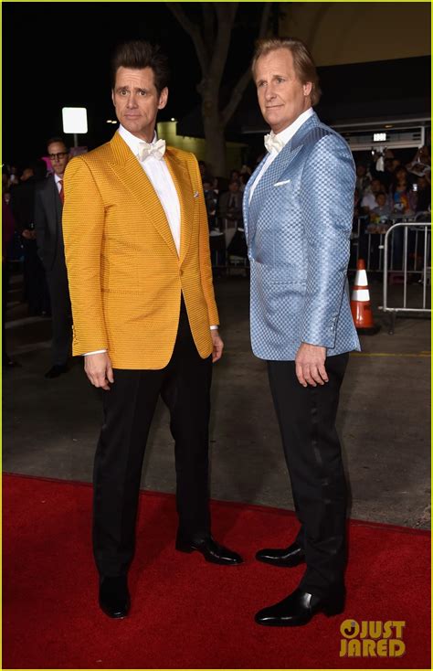 Photo Jim Carrey Jeff Daniels Suit Up For Dumb And Dumber To Premiere