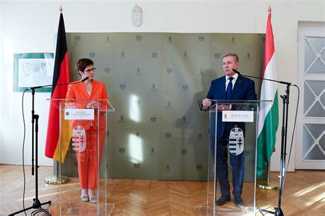 Tranzitálás németországon keresztül magyarország felé. Erős szálak fűzik össze Németország és Magyarország ...