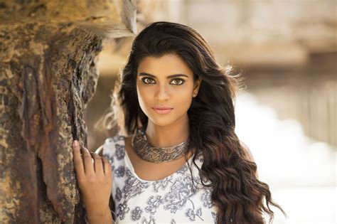 Aishwarya Rajesh Bollywood Actress Model Girl Beautiful Brunette