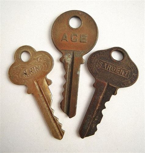 3 Vintage Brass Keys Metal Altered Found Art Antique Upcycle Etsy