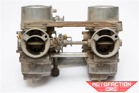 Anyone who rides their motorcycle regularly knows how important the carburetor is. How to clean the outside of the carburetors - Honda CB250N ...