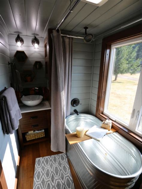 17 Lovely Tiny Home Bathrooms