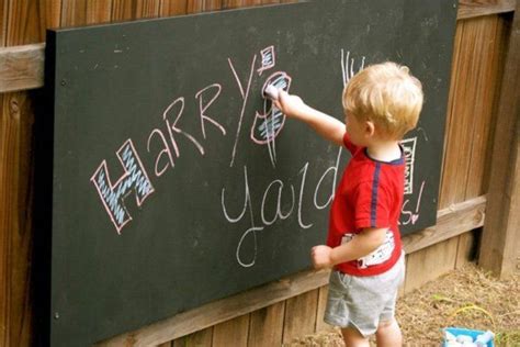 15 Cool Outdoor Chalkboard Walls For Kids Kidsomania Backyard Play
