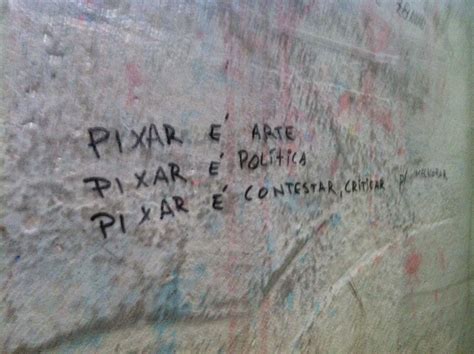 Pixar é Pichação Encontrada Na Parede Do Reservado Do Banheiro Do