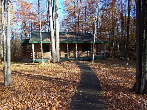 Secluded Log Cabin With Acreage All The Comforts Cabins For Rent In