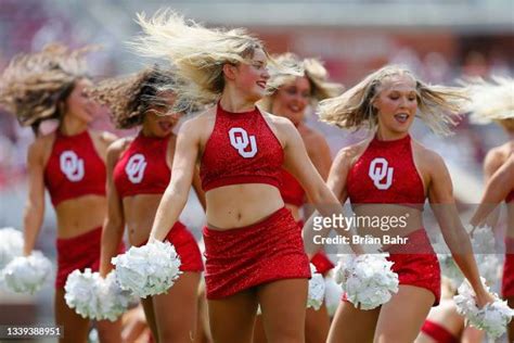 Ou Pom Photos And Premium High Res Pictures Getty Images