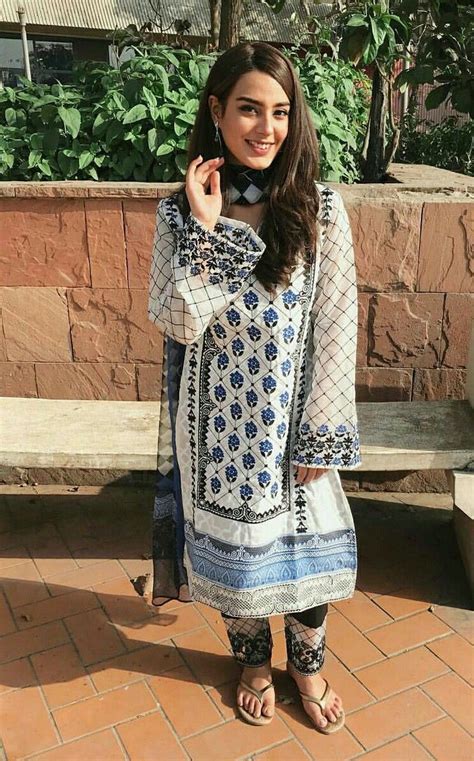 Iqra Aziz Pakistani Fancy Dresses Pakistani Models Pakistani Couture