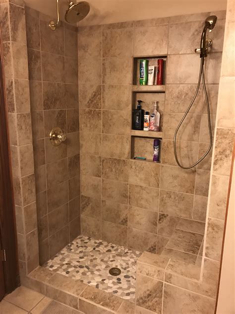 pin de darlene harvey en tiled shower ideas baños modernos chicos baños modernos baños