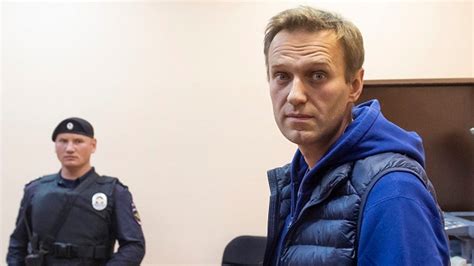 Vladimir Putins Fiercest Critic Alexei Navalny Released From Jail