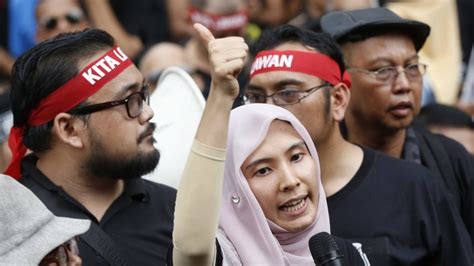 Daughter Of Jailed Malaysian Opposition Leader Anwar Ibrahim Detained