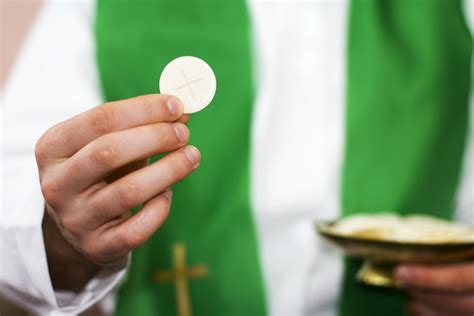 Explainer When Can Someone Be Denied The Eucharist America Magazine