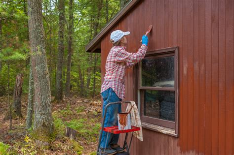 Eine verkleidung aus kunststoff anzubringen ist nicht schwer. Gartenhaus neu streichen » So gehen Sie sinnvoll vor