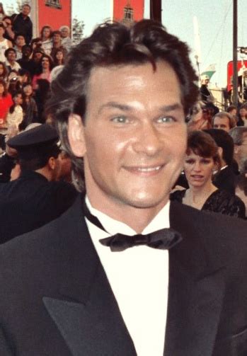 His father passed away in 1982. Patrick Swayze — Wikipédia