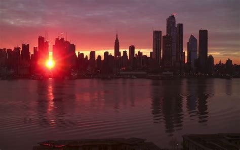 Polarshark The Sun Rises Down 42nd Street During A Manhattanhenge Sunrise