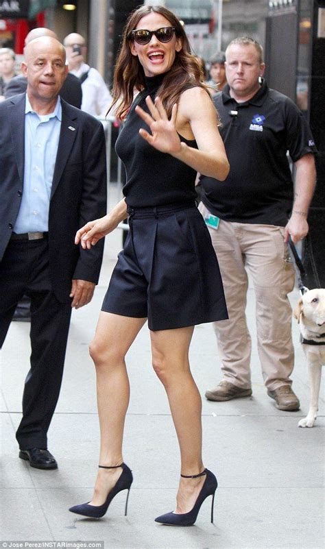 Jennifer Garner Exhibits Her Terrific Legs In Shorts And Heels Jennifer Garner Style