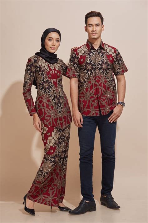 Malaysian batik is batik textile art in malaysia, especially on the east coast of malaysia (kelantan, terengganu and pahang). Baju Batik Jawa Lelaki Malaysia - Batik Indonesia
