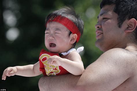 Hulking Sumo Wrestlers Try To Make Babies Cry At Japanese Festival Daily Mail Online