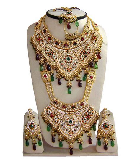 Diamond bracelet, earrings and diamond necklace. Narbh India Inc. Bollywood Bridal Jewellery Necklace Set ...