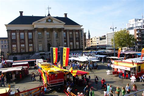 Grote Markt Groningen Op Zaterdag Met De Warenmarkt Groningen Stad Gebouwen