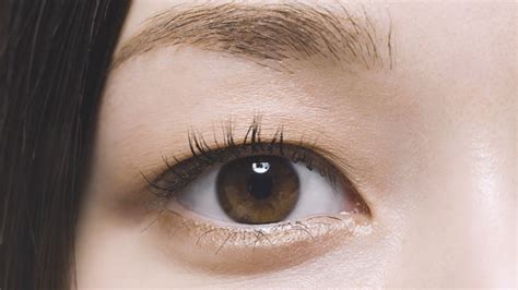 What Are Hooded Eyes And How To Apply Makeup On Them