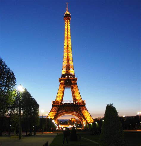 La Tour Eiffel Landmarks Tower Eiffel Tower Images And Photos Finder