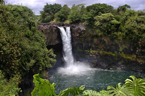 Rainbow Falls In Hilo Hawaii Hawaii Waterfalls Rainbow Falls