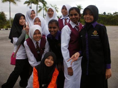 Kuala kubu bharu is a charming little town at the foothills of bukit fraser in hulu selangor. Pengalaman as pelajar MRSM Kuala Kubu Bharu. Best ke masuk ...