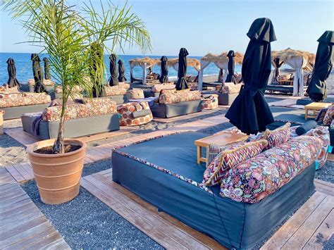 10 Best Beach Clubs In Santorini For A Luxurious Day 2023 ⋆