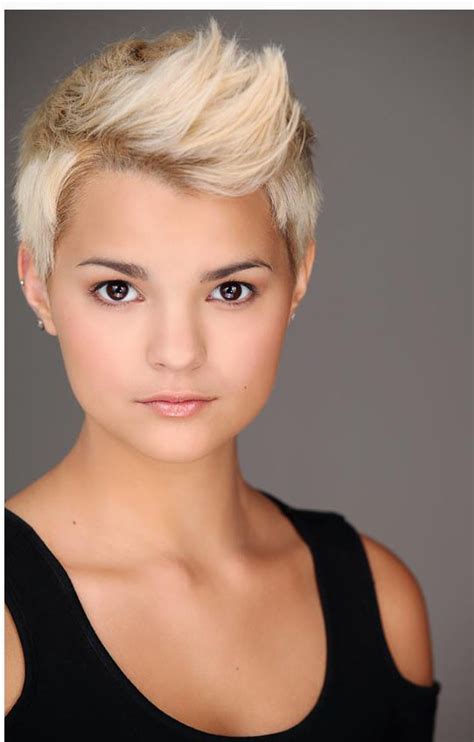 Brianna Hildebrand Hot Bikini Pictures Looking Very Sexy In Long Hair