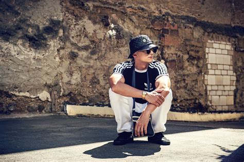 Er steht bei dem frankfurter label 385idéal unter vertrag. rap.de präsentiert: Olexesh auf "Strassencocktail Tour ...