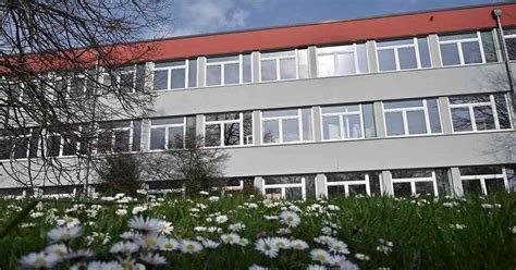 Konkret raten die fachminister dazu, nach jedem erweiterungsschritt zunächst mindestens zwei wochen lang das infektionsgeschehen zu beobachten, bevor ein weiterer schritt gegangen wird. Krefeld: Keine Kita-Beiträge während der Corona-Krise