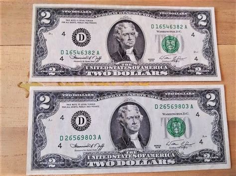 Two Vintage 1976 Uncirculated Bicentennial 200 Dollar Bills Notes