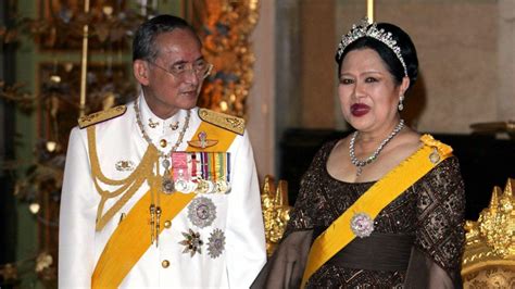 Their Majesties The King And Queen Of Thailand For Facebook Facebook