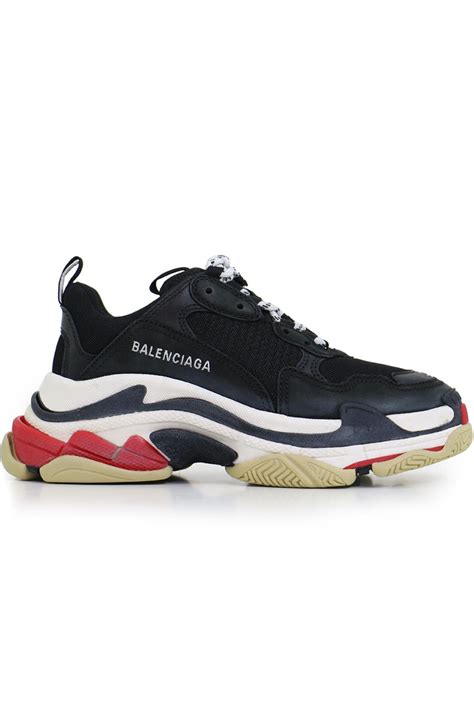 Embroidered size at edge of toe. Balenciaga Triple S Trainer Black - Lyst