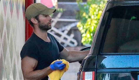 Chace Crawford Went To A Diy Car Wash Put His Bulging Biceps On Display Chace Crawford