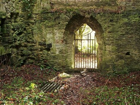 Kilmahew Castle Southern Entrance © Lairich Rig Cc By Sa20