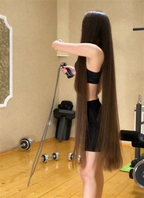 Hair is a very important element responsible to add beauty and smartness to the personality of a person. VIDEO - Alina's extreme long hair workout | Long hair ...