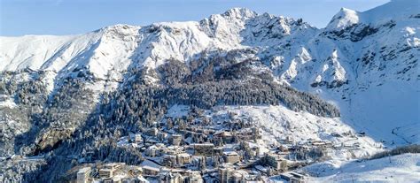 It stretches from the spanish border and pyrenees in the south, to the loire valley 500 km to the north. Destination Nouvelle-Aquitaine : Comité Régional du Tourisme