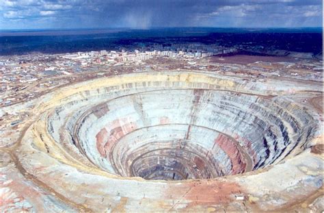 El hoyo más grande del mundo (vórtice de diamantes en Siberia)