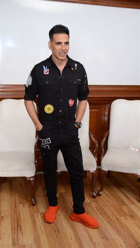 Akshay Kumar Wore A Pair Of Expensive And Exclusive Sneakers With A Hip