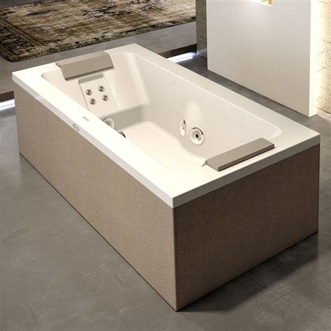 Jacuzzi whirlpool bath is not responsible for damage to the spa sustained during shipment. Jacuzzi Sharp Double Whirlpool Bath 1900 x 900mm, 2020