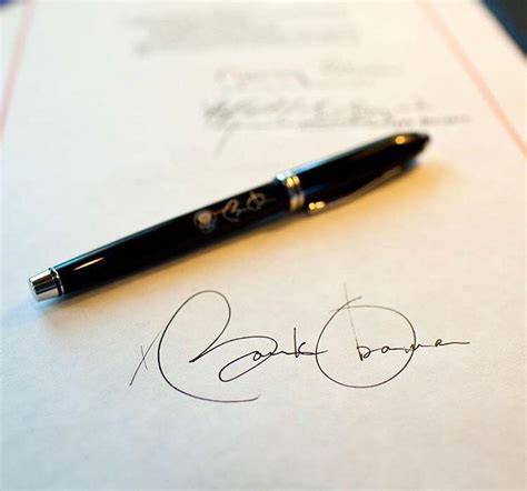 Barack obama signs at his desk.jpg 3,500 × 2,333 short signature barack obama.png 201 × 104; cel_ad0r (u/cel_ad0r) - Reddit