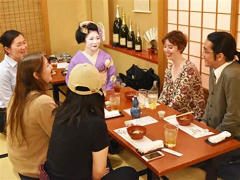 Kyoto Maiko Entertainment With All You Can Drink Full Course Dinner