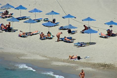 See And Save As Fkk Nude Beach Topless Im Urlaub Am Strand Oben Ohne