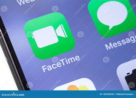 Close Up To Apple Facetime Video Chat Icon App On The Screen Of Apple