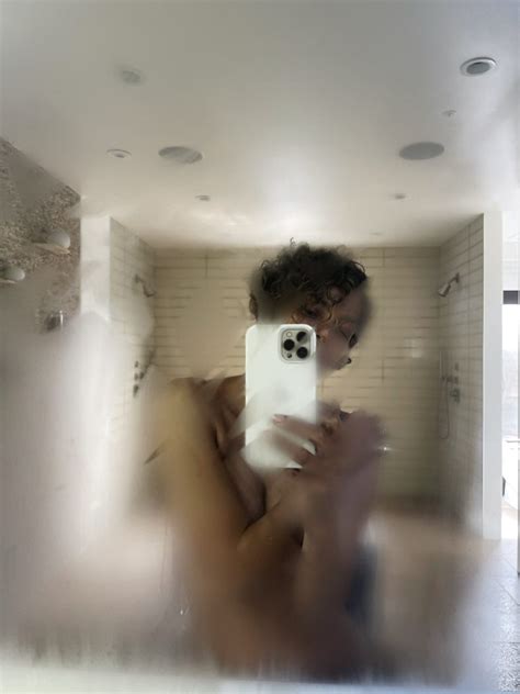 Halle Berry Nude Mirror Selfie Of The Day Drunkenstepfather Com