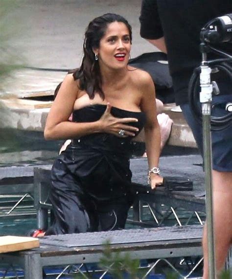 Pin By Don Kee On Salma Hayek Salma Hayek Celebrity Wardrobe