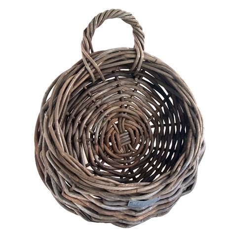 The rattan hanging baskets planter available on the site are of various diameters and thicknesses. Round Grey Rattan Wall Hanging Planter with Handle