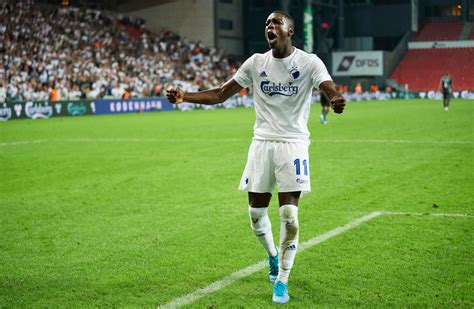 The right winger born in 2002, danish but originally from sierra leone, moved to the netherlands for the sum of 12 million euro plus a bonus. Ståle kalder FC København det perfekte sted for Daramy ...