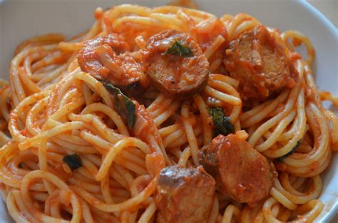 Pâtes sauce tomate-saucisses